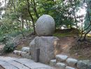 旦飯野神社境内に安置されている霊験あらたかな「御神霊石」