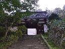 慈光寺参道石段から見上げた山門