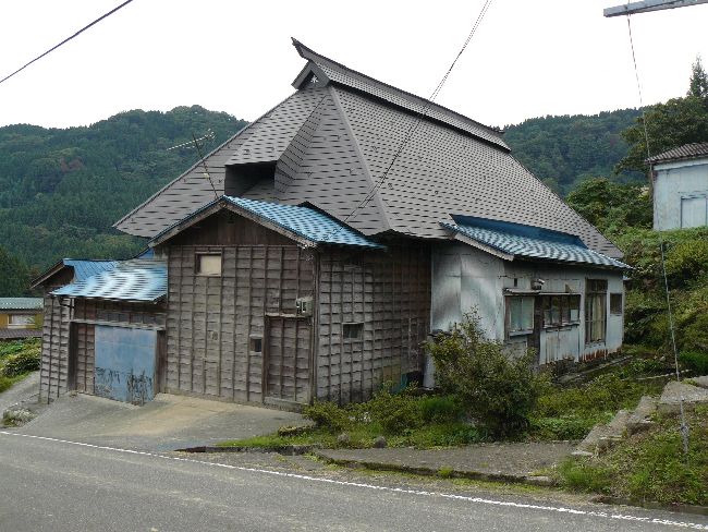 �R���ƏZ��E�w��