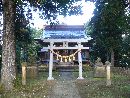 圓田神社参道から見た鳥居と石造狛犬