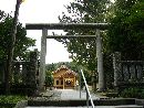 居多神社参道石段から見上げた石鳥居と玉垣
