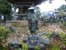 浄興寺境内に建立されている親鸞聖人銅像
