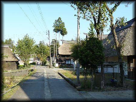 荻ノ島茅葺集落メインストリートから撮影した景観画像
