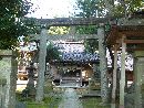 鵜川神社参道石段から見上げた石鳥居