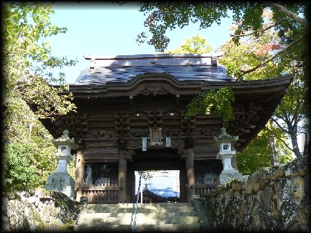 �N�A�ω����������ʂɐ݂��炽�R��ƐΊ_�ƐΓ���