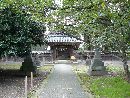 内藤弌信と縁がある藤基神社参道石畳み沿いにある石燈篭