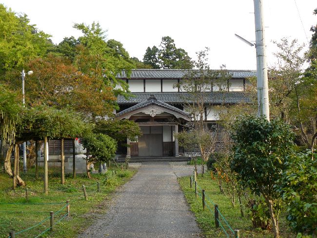 �������M�i�������j