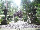 斐太神社参道の砂利と石燈篭