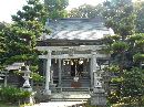 白山媛神社境内に設けられている石鳥居と石燈篭