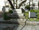 長岡城の跡地に建立されている石碑と案内板