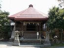 愛宕神社拝殿正面と石燈篭