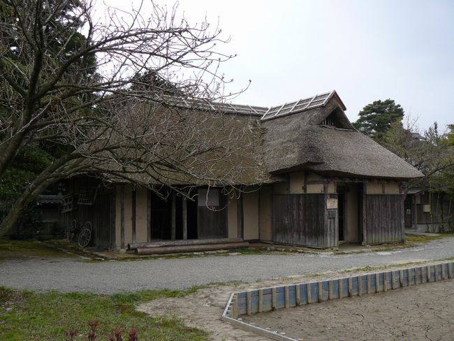 ���H����