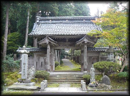 �팎�������ɐ݂���ꂽ����ƐΑ������W