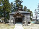 伊米神社参道から見た拝殿正面と石造狛犬