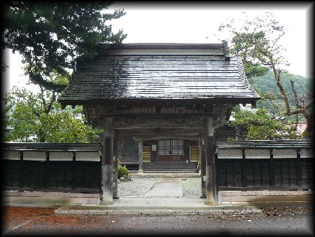 ���򎛋������ʂɐ݂���ꂽ�R��Ɠy��