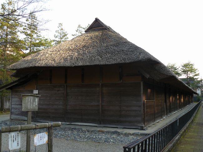 �����y����