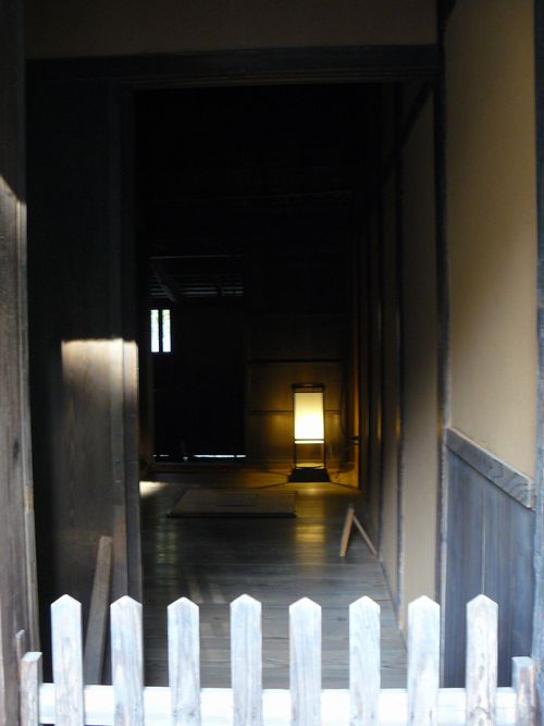 �����y����