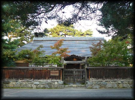 ���΍��ƏZ��~���ʂ̖،˂Ɣ�