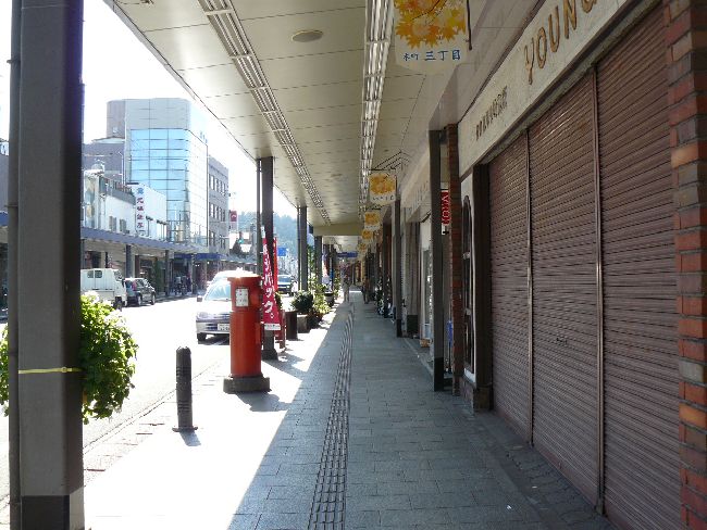 �\�����s������