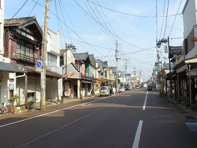 ���s�������E������