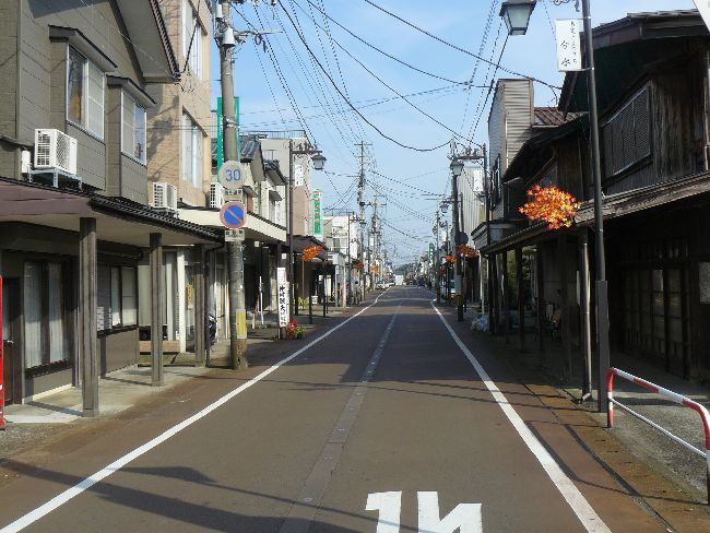 ���s�������E������