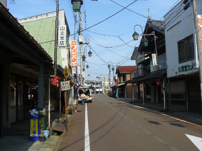 ���s�������E������